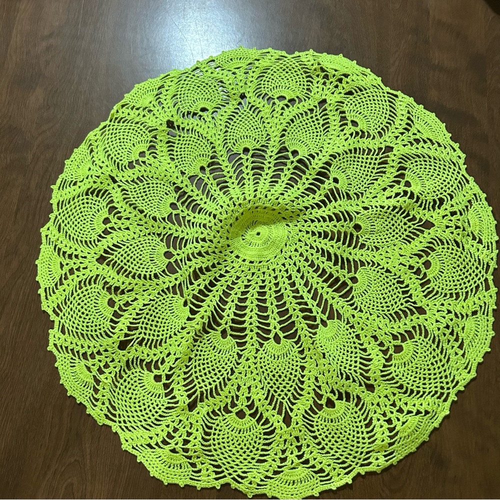 Neon yellow doily - Picture 1 of 1